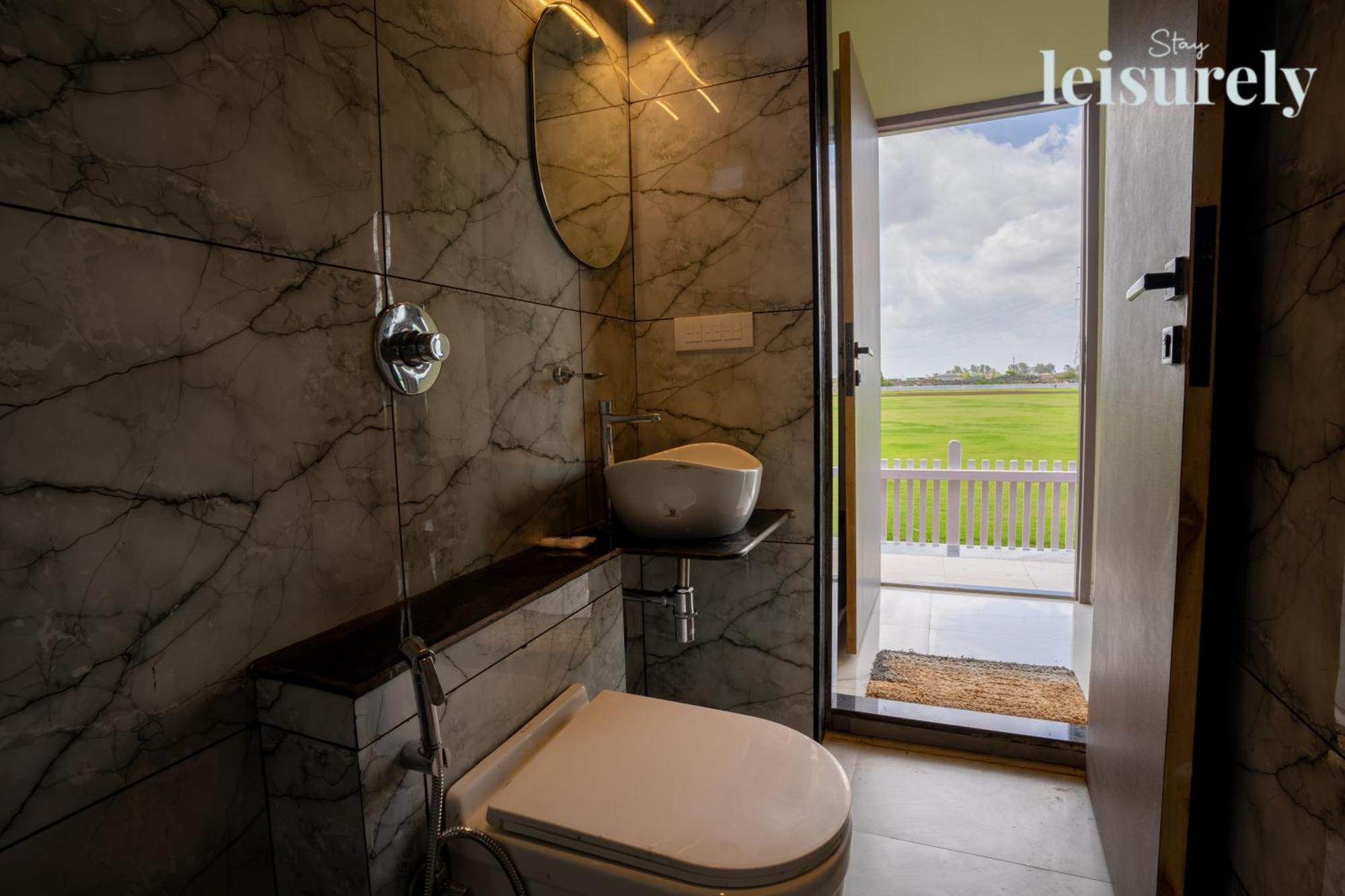Stay Leisurely - Pavilion By The Hills, Lonavala - Stadium View Rooms المظهر الخارجي الصورة