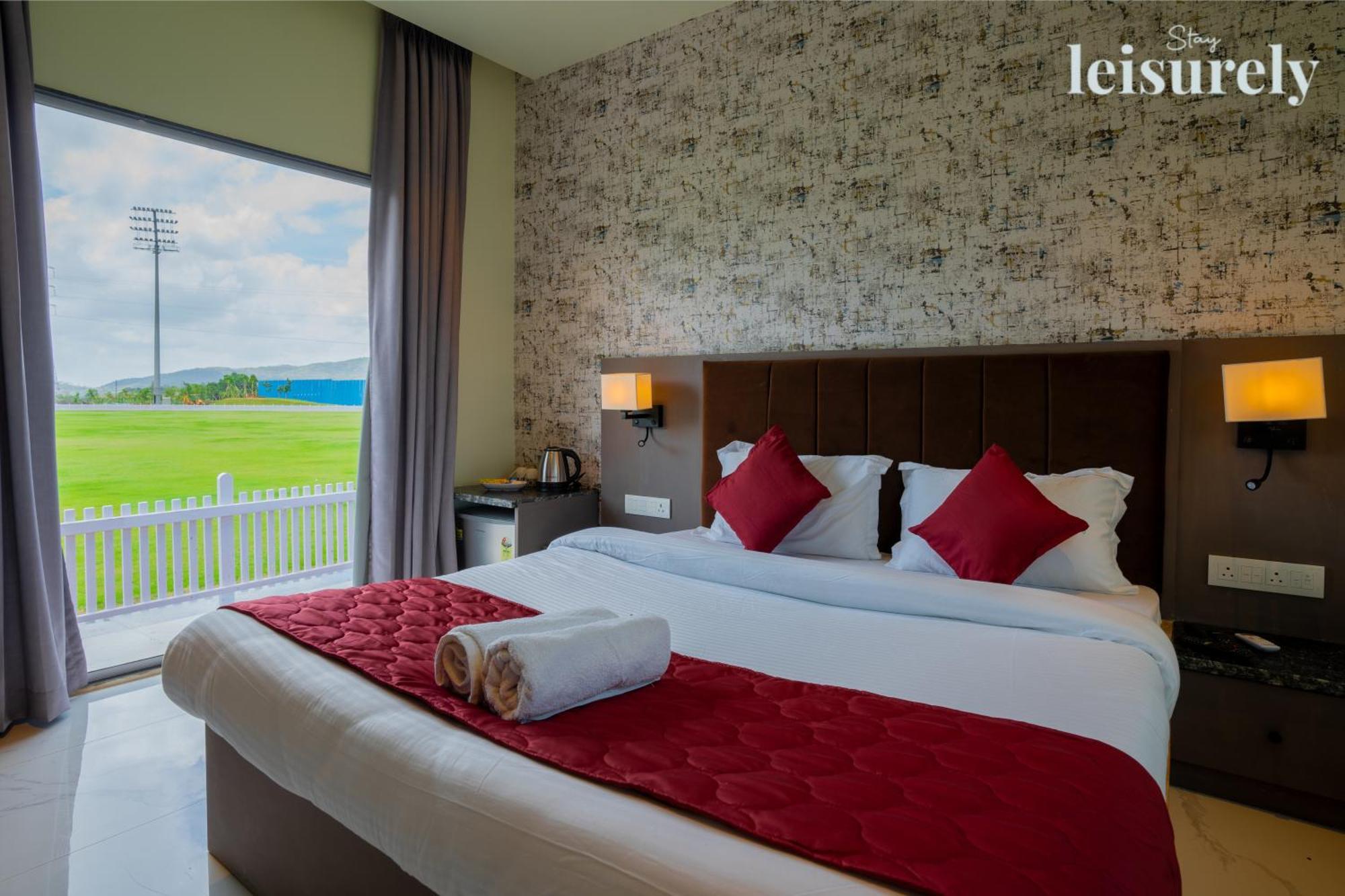 Stay Leisurely - Pavilion By The Hills, Lonavala - Stadium View Rooms المظهر الخارجي الصورة