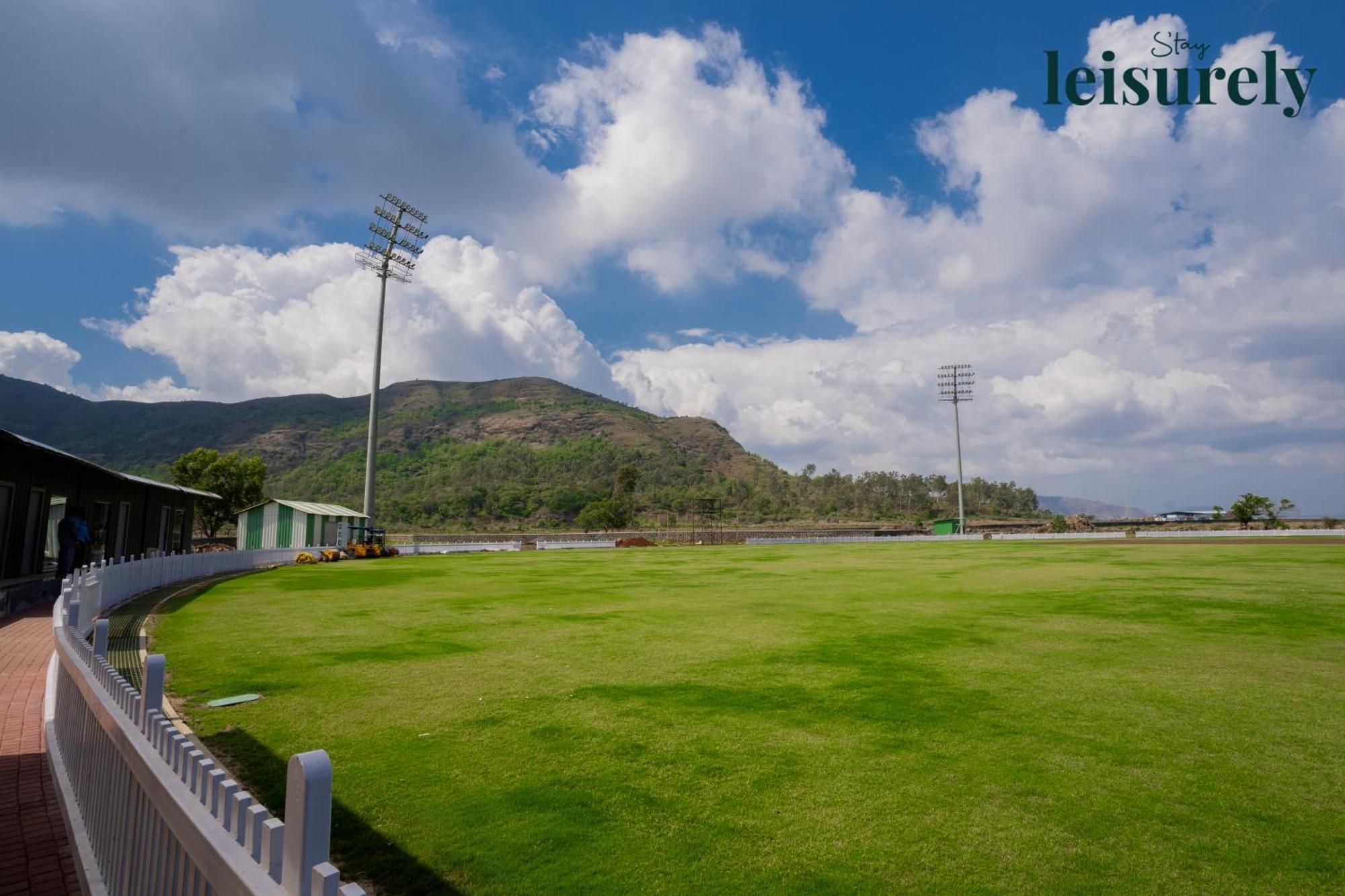 Stay Leisurely - Pavilion By The Hills, Lonavala - Stadium View Rooms المظهر الخارجي الصورة